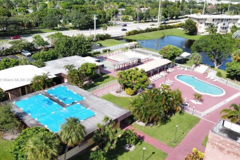 Condo in Lauderdale Lakes, Florida, 2 bedrooms  № 1943391 - photo 1