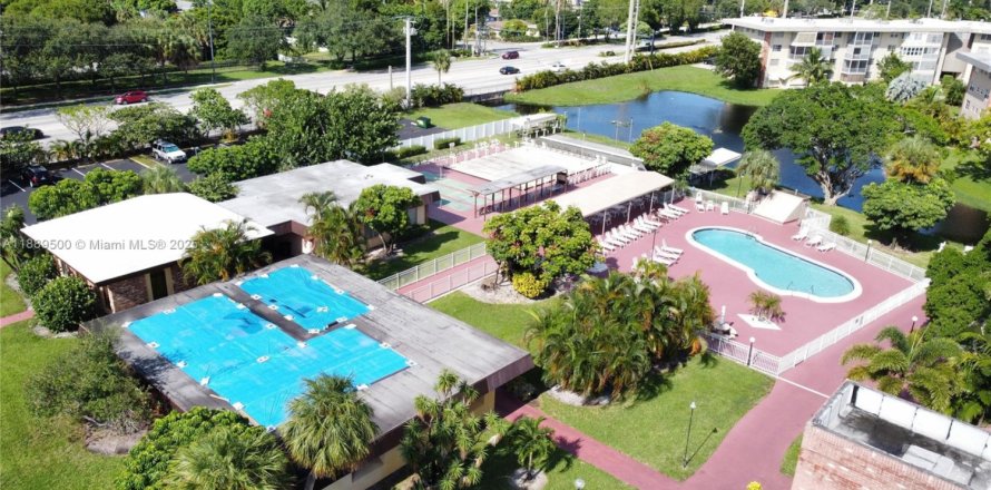 Condo in Lauderdale Lakes, Florida, 2 bedrooms  № 1943391