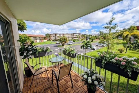 Condo in Lauderdale Lakes, Florida, 2 bedrooms  № 1943391 - photo 2