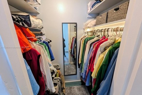 Condo in Lauderdale Lakes, Florida, 2 bedrooms  № 1943391 - photo 7