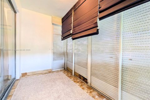 Condo in Lauderdale Lakes, Florida, 2 bedrooms  № 1943391 - photo 28