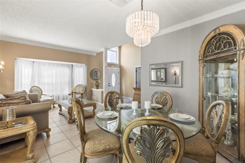 House in Tampa, Florida 4 bedrooms, 219.44 sq.m. № 1666020 - photo 9