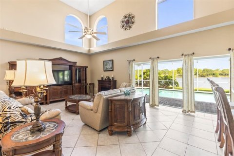 House in Tampa, Florida 4 bedrooms, 219.44 sq.m. № 1666020 - photo 21