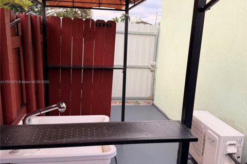 Immobilier commercial à louer à Hollywood, Floride: 94.2 m2 № 1957141 - photo 4