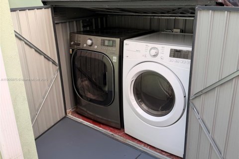 Immobilier commercial à louer à Hollywood, Floride: 94.2 m2 № 1957141 - photo 10