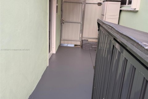 Immobilier commercial à louer à Hollywood, Floride: 94.2 m2 № 1957141 - photo 3