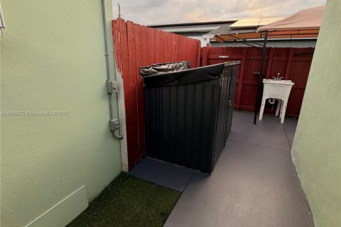 Immobilier commercial à louer à Hollywood, Floride: 94.2 m2 № 1957141 - photo 2