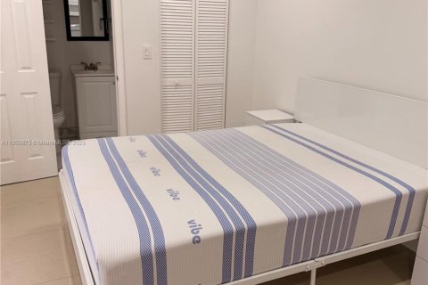 Immobilier commercial à louer à Hollywood, Floride: 94.2 m2 № 1957141 - photo 6