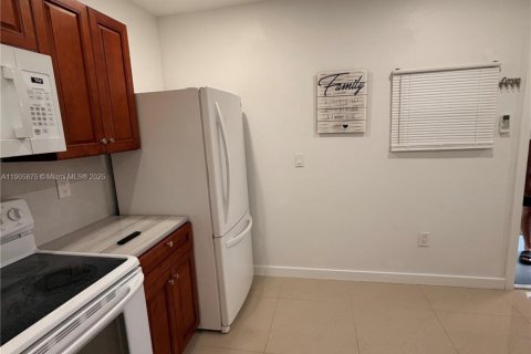 Immobilier commercial à louer à Hollywood, Floride: 94.2 m2 № 1957141 - photo 9