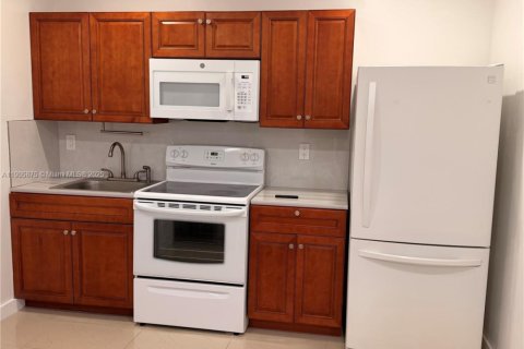 Immobilier commercial à louer à Hollywood, Floride: 94.2 m2 № 1957141 - photo 8