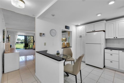 Condominio en venta en Deerfield Beach, Florida, 2 dormitorios, 97.55 m2 № 2001023 - foto 2