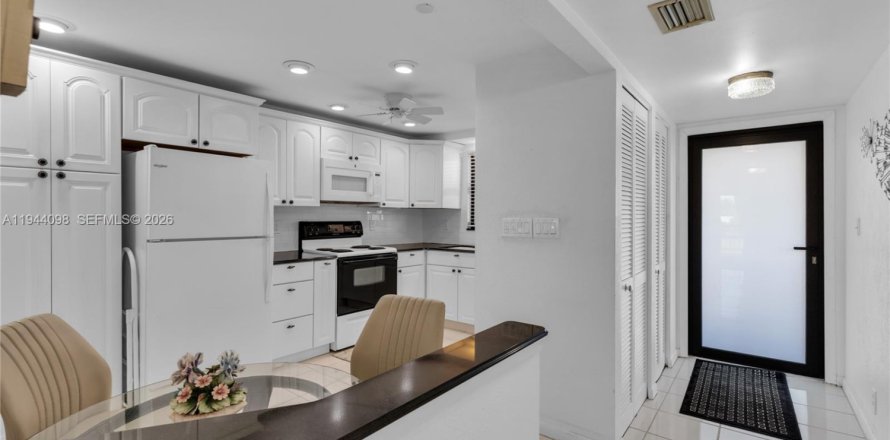 Condominio en Deerfield Beach, Florida, 2 dormitorios  № 2001023