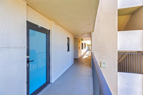 Condominio en venta en Deerfield Beach, Florida, 2 dormitorios, 97.55 m2 № 2001023 - foto 4