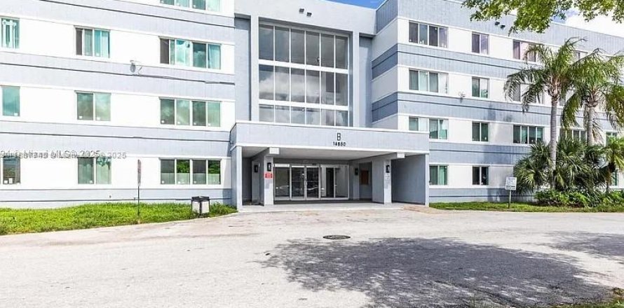 Condominio en Homestead, Florida, 2 dormitorios № 1942380