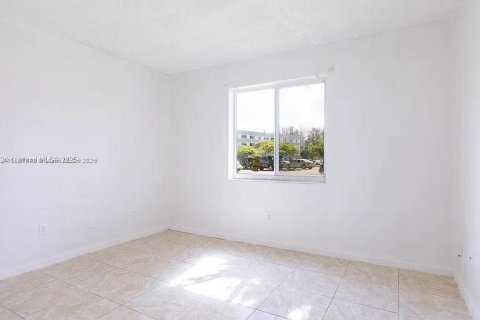 Condominio en alquiler en Homestead, Florida, 2 dormitorios, 99.87 m2 № 1942380 - foto 3