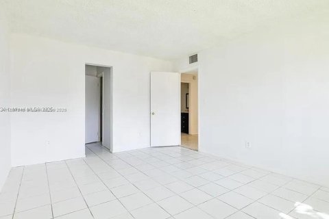 Condominio en alquiler en Homestead, Florida, 2 dormitorios, 99.87 m2 № 1942380 - foto 4