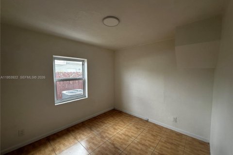 Villa ou maison à louer à Hialeah, Floride: 3 chambres, 222.97 m2 № 2008277 - photo 17