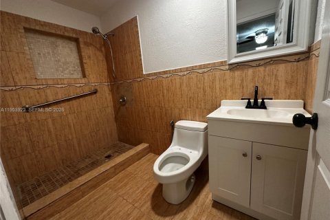 Villa ou maison à louer à Hialeah, Floride: 3 chambres, 222.97 m2 № 2008277 - photo 16