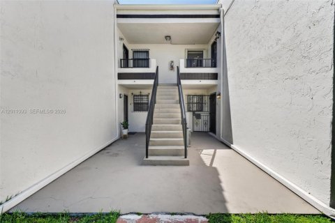 Condo in Miami, Florida, 3 bedrooms  № 2076686 - photo 2