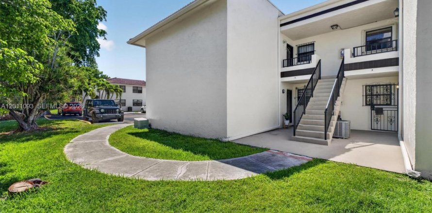 Condo in Miami, Florida, 3 bedrooms  № 2076686