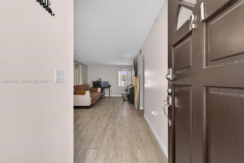 Condo in Miami, Florida, 3 bedrooms  № 2076686 - photo 4