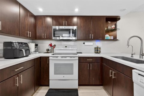 Condo in Miami, Florida, 3 bedrooms  № 2076686 - photo 11