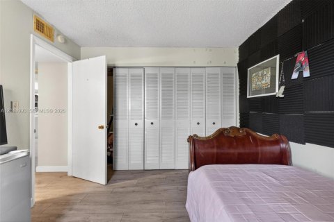 Condo in Miami, Florida, 3 bedrooms  № 2076686 - photo 30