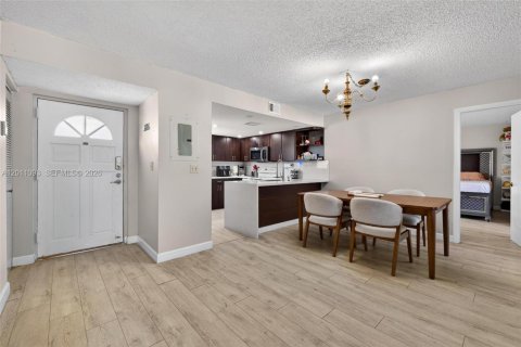 Condo in Miami, Florida, 3 bedrooms  № 2076686 - photo 6