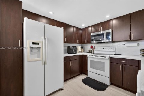 Condo in Miami, Florida, 3 bedrooms  № 2076686 - photo 10