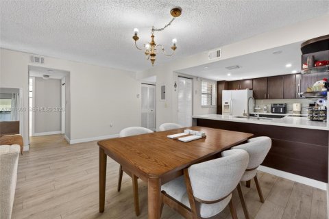 Condo in Miami, Florida, 3 bedrooms  № 2076686 - photo 8