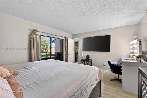 Condo in Miami, Florida, 3 bedrooms  № 2076686 - photo 18
