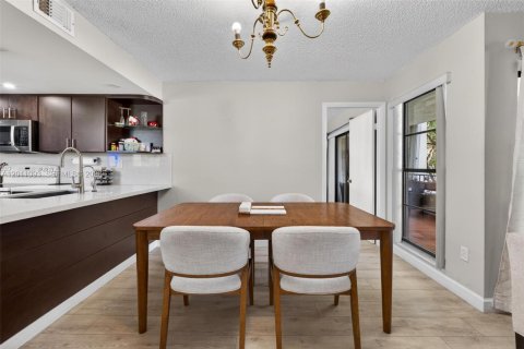 Condo in Miami, Florida, 3 bedrooms  № 2076686 - photo 7