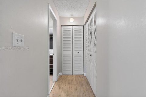 Condo in Miami, Florida, 3 bedrooms  № 2076686 - photo 19