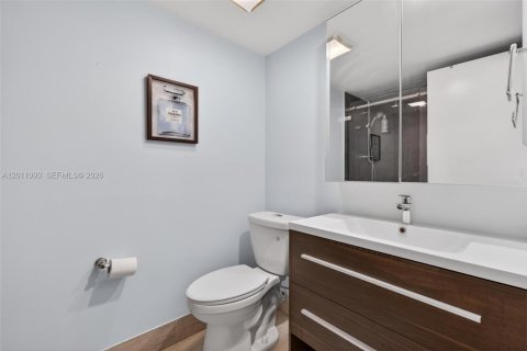 Condo in Miami, Florida, 3 bedrooms  № 2076686 - photo 21