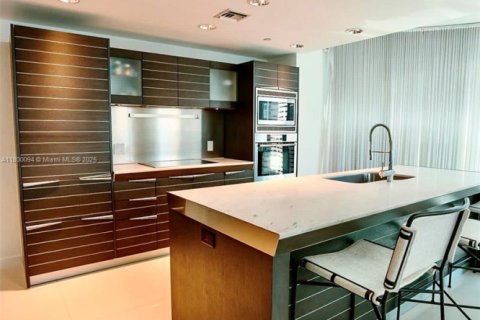 Condo in Miami, Florida, 2 bedrooms  № 1888722 - photo 26