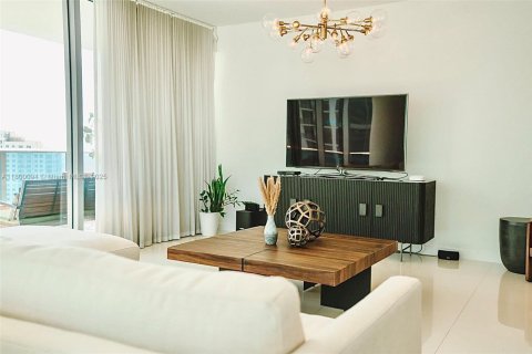 Condo in Miami, Florida, 2 bedrooms  № 1888722 - photo 11