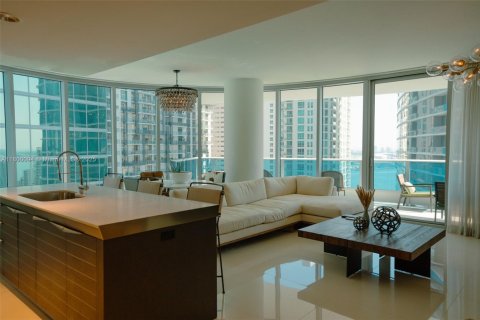Condo in Miami, Florida, 2 bedrooms  № 1888722 - photo 1