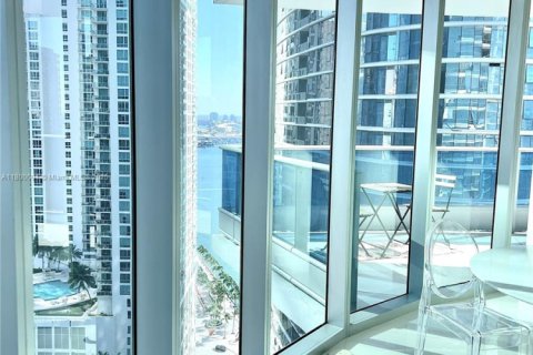 Condo in Miami, Florida, 2 bedrooms  № 1888722 - photo 3
