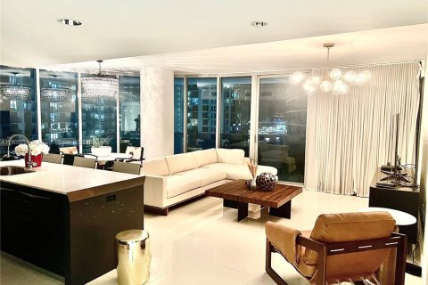 Condo in Miami, Florida, 2 bedrooms  № 1888722 - photo 10