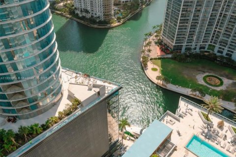 Condo in Miami, Florida, 2 bedrooms  № 1888722 - photo 2