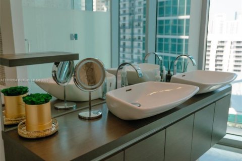 Condo in Miami, Florida, 2 bedrooms  № 1888722 - photo 21