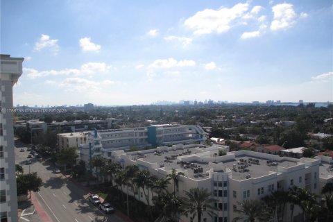 Condo in Surfside, Florida, 2 bedrooms  № 2037223