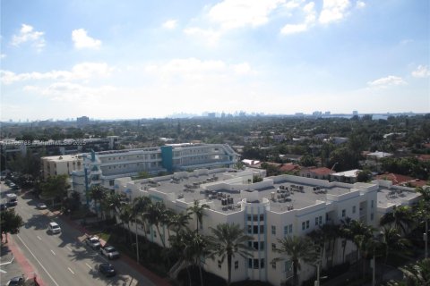 Снять в аренду кондоминиум в Серфсайд, Флорида 2 спальни, 93.09м2, № 2037223 - фото 13