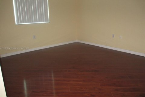 Снять в аренду кондоминиум в Серфсайд, Флорида 2 спальни, 93.09м2, № 2037223 - фото 7