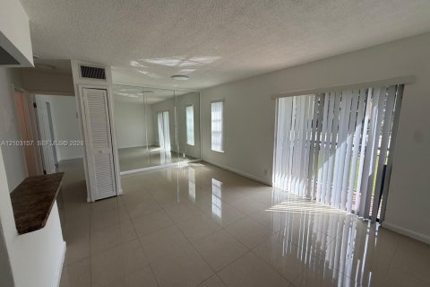 Copropriété à louer à Sunny Isles Beach, Floride: 1 chambre, 52.4 m2 № 2407826 - photo 3