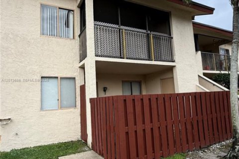 Снять в аренду кондоминиум в Норт-Лодердейл, Флорида 2 спальни, 93.83м2, № 2075886 - фото 10