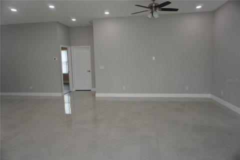 Villa ou maison à vendre à Largo, Floride: 4 chambres, 179.3 m2 № 2277285 - photo 2