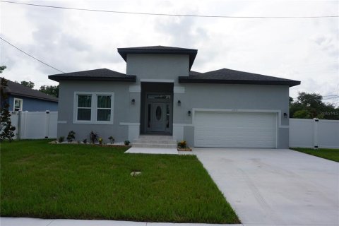 House in Largo, Florida 4 bedrooms, 179.3 sq.m. № 2277285