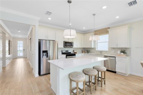 House in Orlando, Florida 4 bedrooms, 171.87 sq.m. № 2210310 - photo 3