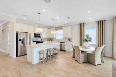 House in Orlando, Florida 4 bedrooms, 171.87 sq.m. № 2210310 - photo 7
